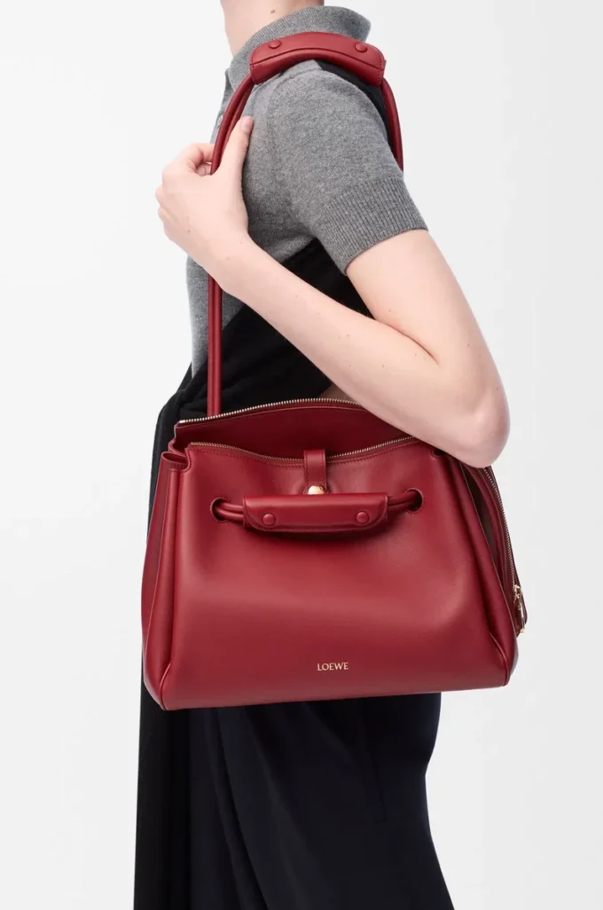 Bolso Madrid mediano en piel de becerro flexible color rojo quemado Bolso Madrid mediano en piel de becerro flexible color rojo quemado