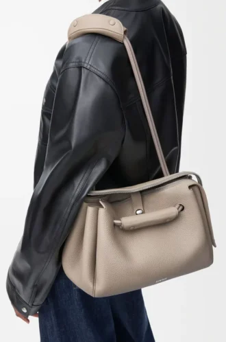 Bolso Madrid mediano en piel de becerro granulada flexible Clay