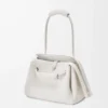 Bolso Madrid mediano en piel de becerro granulada flexible, color blanco suave Bolso Madrid mediano en piel de becerro granulada flexible, color blanco suave