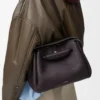 Bolso Madrid mediano en piel de becerro granulada flexible Dark Ebony Bolso Madrid mediano en piel de becerro granulada flexible Dark Ebony