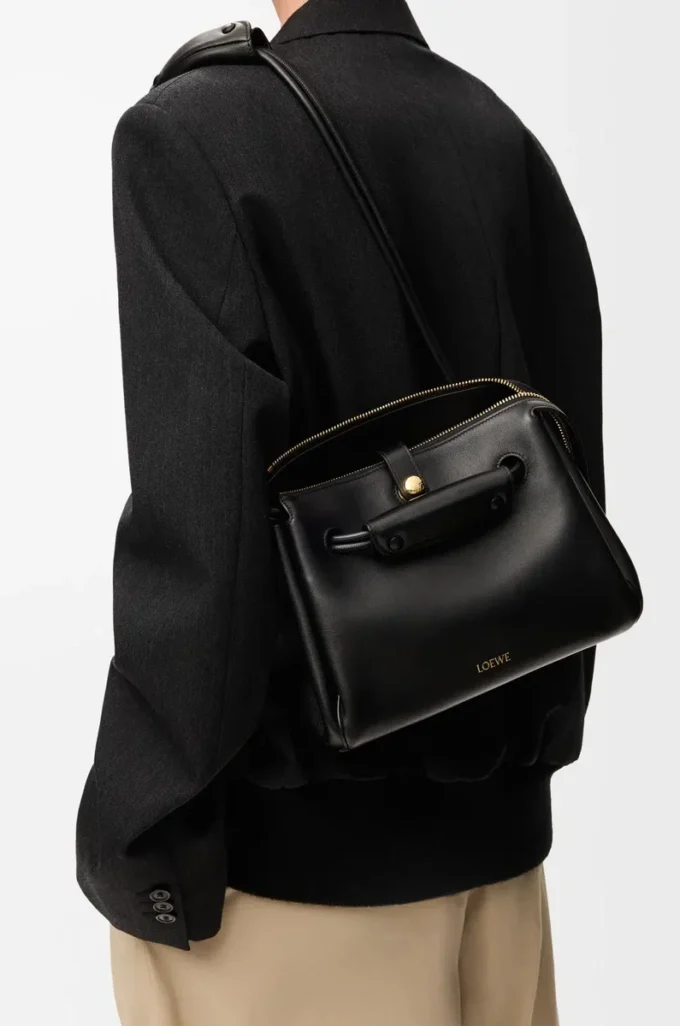 Bolso Madrid pequeño en piel de becerro flexible, color negro Bolso Madrid pequeño en piel de becerro flexible, color negro