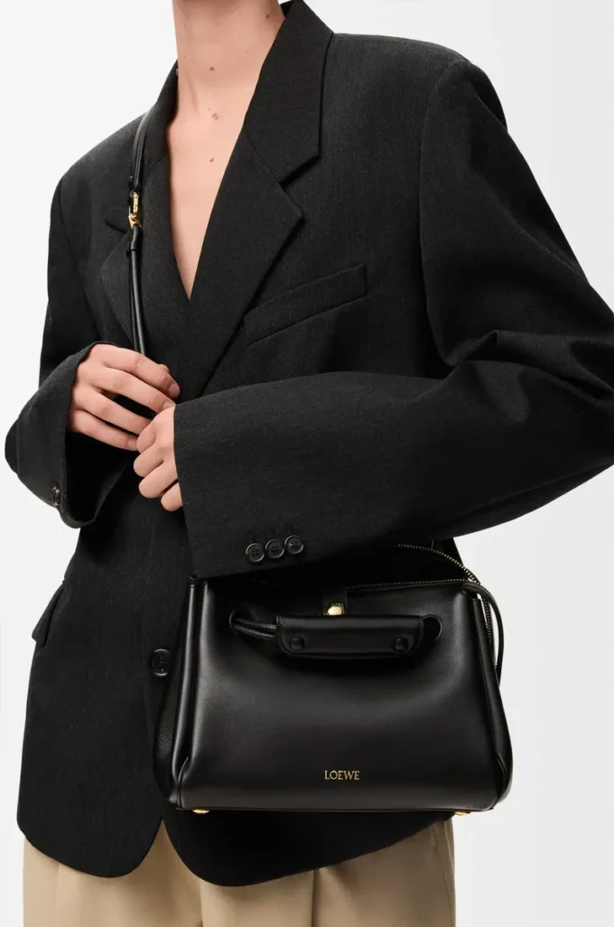 Bolso Madrid pequeño en piel de becerro flexible, color negro Bolso Madrid pequeño en piel de becerro flexible, color negro
