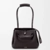 Bolso Madrid pequeño en piel de becerro granulada flexible Dark Ebony Bolso Madrid pequeño en piel de becerro granulada flexible Dark Ebony