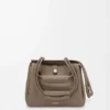 Bolso Madrid pequeño en piel de becerro granulada flexible Taupe Bolso Madrid pequeño en piel de becerro granulada flexible Taupe