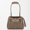Bolso Madrid pequeño en piel de becerro granulada flexible Taupe Bolso Madrid pequeño en piel de becerro granulada flexible Taupe