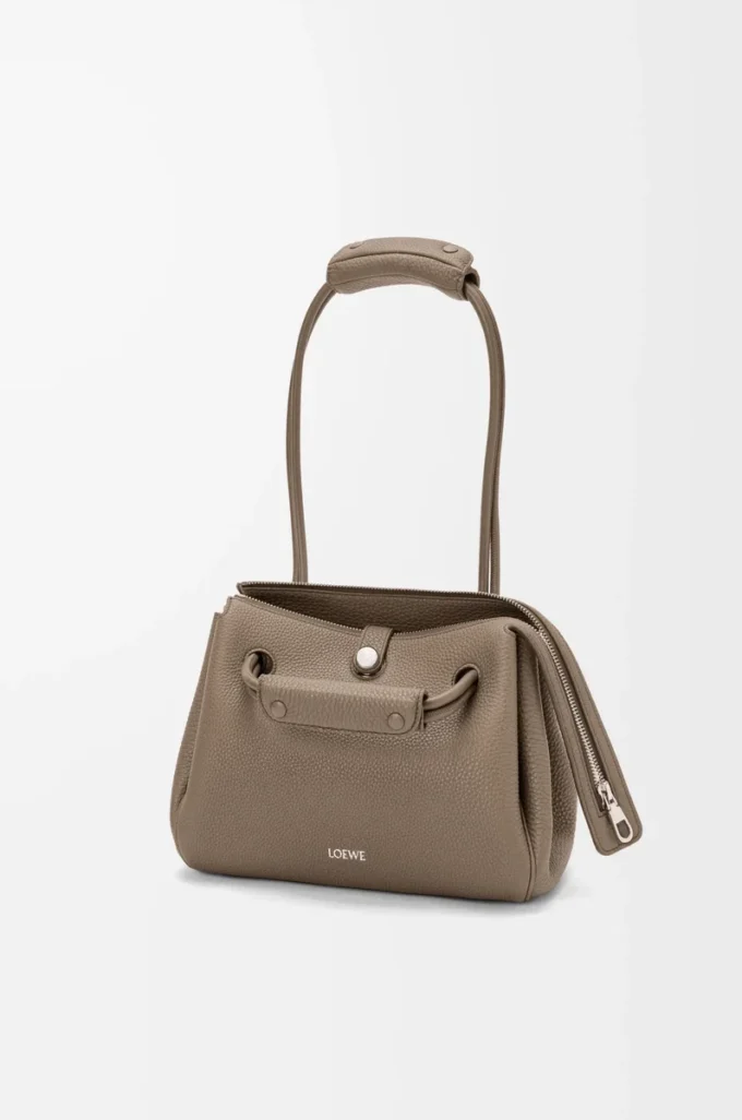 Bolso Madrid pequeño en piel de becerro granulada flexible Taupe Bolso Madrid pequeño en piel de becerro granulada flexible Taupe
