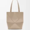 Bolso mediano Puzzle Fold en piel de becerro brillante color arena Bolso mediano Puzzle Fold en piel de becerro brillante color arena