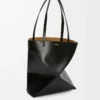 Bolso mediano Puzzle Fold en piel de becerro brillante negro Bolso mediano Puzzle Fold en piel de becerro brillante negro