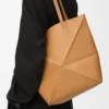 Bolso mediano Puzzle Fold en piel de becerro brillante Warm Desert