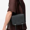 Bolso mensajero militar XS en suave piel de becerro granulada Negro Bolso mensajero militar XS en suave piel de becerro granulada Negro