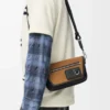 Bolso mensajero Mini Flex en lona y ante Negro/Oro oscuro Bolso mensajero Mini Flex en lona y ante Negro/Oro oscuro