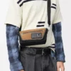 Bolso mensajero Mini Flex en lona y ante Negro/Oro oscuro Bolso mensajero Mini Flex en lona y ante Negro/Oro oscuro