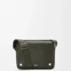 Bolso mensajero Pebble mediano en piel de becerro granulada flexible, color caqui oscuro Bolso mensajero Pebble mediano en piel de becerro granulada flexible, color caqui oscuro
