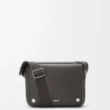 Bolso mensajero Pebble mediano en piel de becerro lisa gris oscuro Bolso mensajero Pebble mediano en piel de becerro lisa gris oscuro