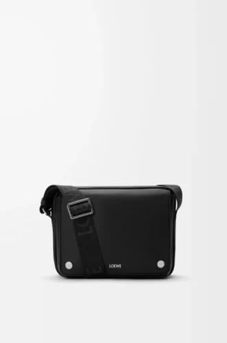 Bolso mensajero Pebble mediano en piel de becerro lisa Negro