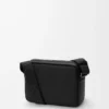 Bolso mensajero Pebble mediano en piel de becerro lisa Negro Bolso mensajero Pebble mediano en piel de becerro lisa Negro