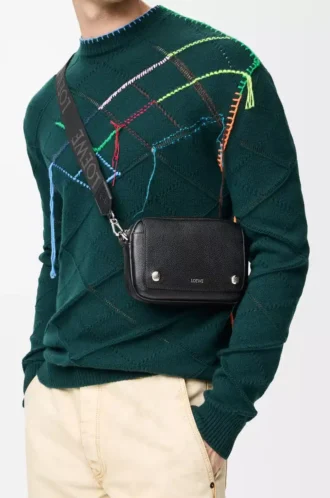 Bolso mensajero Pebble pequeño en piel de becerro granulada flexible Black Bolso mensajero Pebble pequeño en piel de becerro granulada flexible Black
