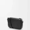 Bolso mensajero Pebble pequeño en piel de becerro granulada flexible Black Bolso mensajero Pebble pequeño en piel de becerro granulada flexible Black