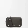Bolso mensajero pequeño Pebble en piel de becerro granulada flexible Gris oscuro Bolso mensajero pequeño Pebble en piel de becerro granulada flexible Gris oscuro