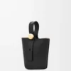 Bolso mini Pebble en piel de becerro lisa color negro Bolso mini Pebble en piel de becerro lisa color negro