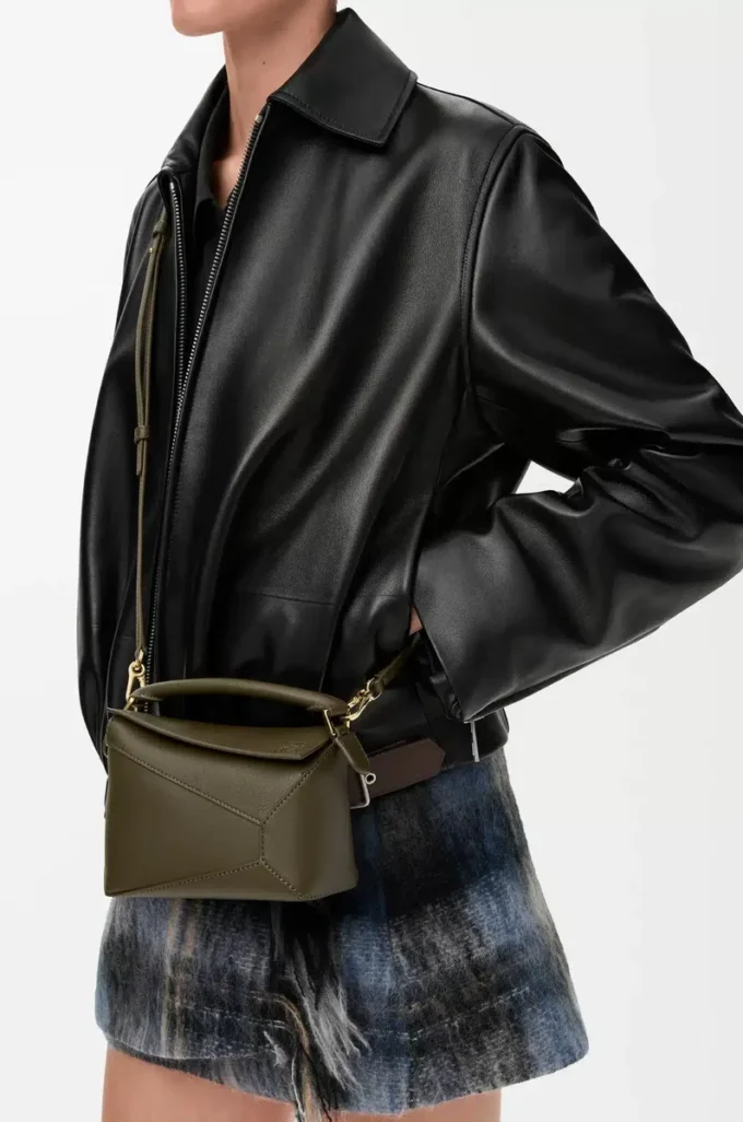 Bolso Mini Puzzle Edge en piel de becerro clásica Dark Khaki Bolso Mini Puzzle Edge en piel de becerro clásica Dark Khaki