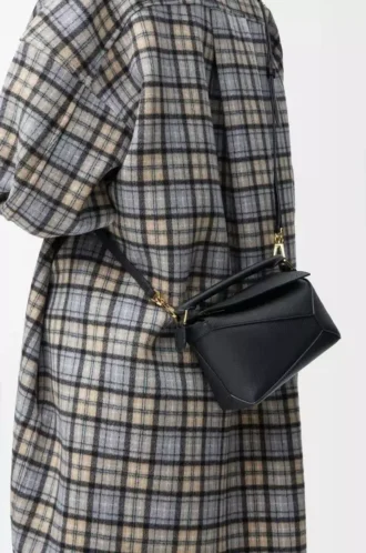 Bolso Mini Puzzle Edge en piel de becerro granulada suave, color negro
