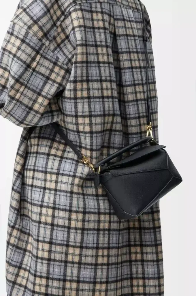 Bolso Mini Puzzle Edge en piel de becerro granulada suave, color negro Bolso Mini Puzzle Edge en piel de becerro granulada suave, color negro