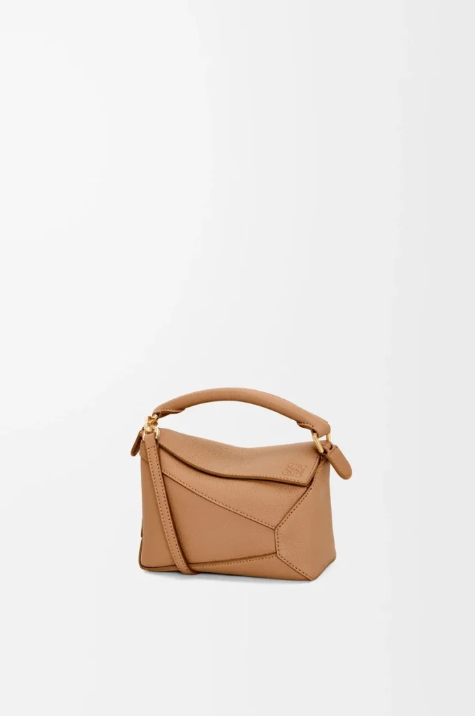 Bolso Mini Puzzle Edge en piel de becerro granulada suave color toffee Bolso Mini Puzzle Edge en piel de becerro granulada suave color toffee