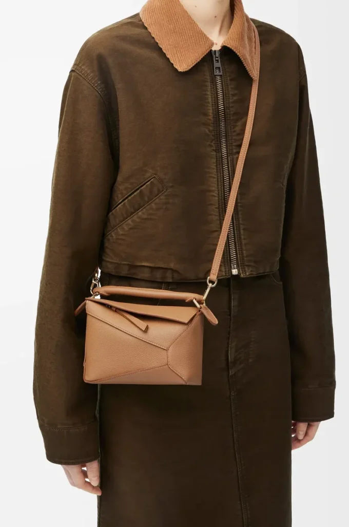 Bolso Mini Puzzle Edge en piel de becerro granulada suave color toffee Bolso Mini Puzzle Edge en piel de becerro granulada suave color toffee