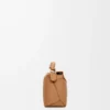 Bolso Mini Puzzle Edge en piel de becerro granulada suave color toffee Bolso Mini Puzzle Edge en piel de becerro granulada suave color toffee