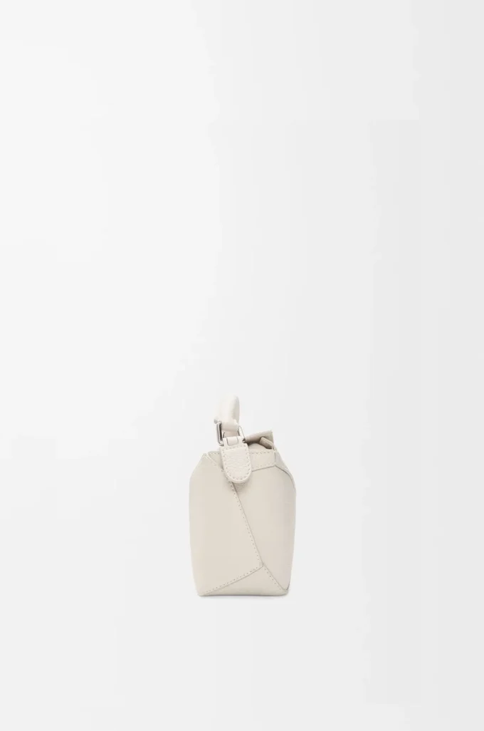 Bolso Mini Puzzle Edge en piel de becerro granulada suave Light Ghost Bolso Mini Puzzle Edge en piel de becerro granulada suave Light Ghost