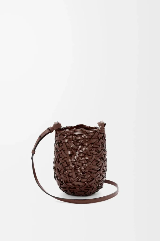 Bolso Nest Basket pequeño en piel de becerro color castaño Bolso Nest Basket pequeño en piel de becerro color castaño