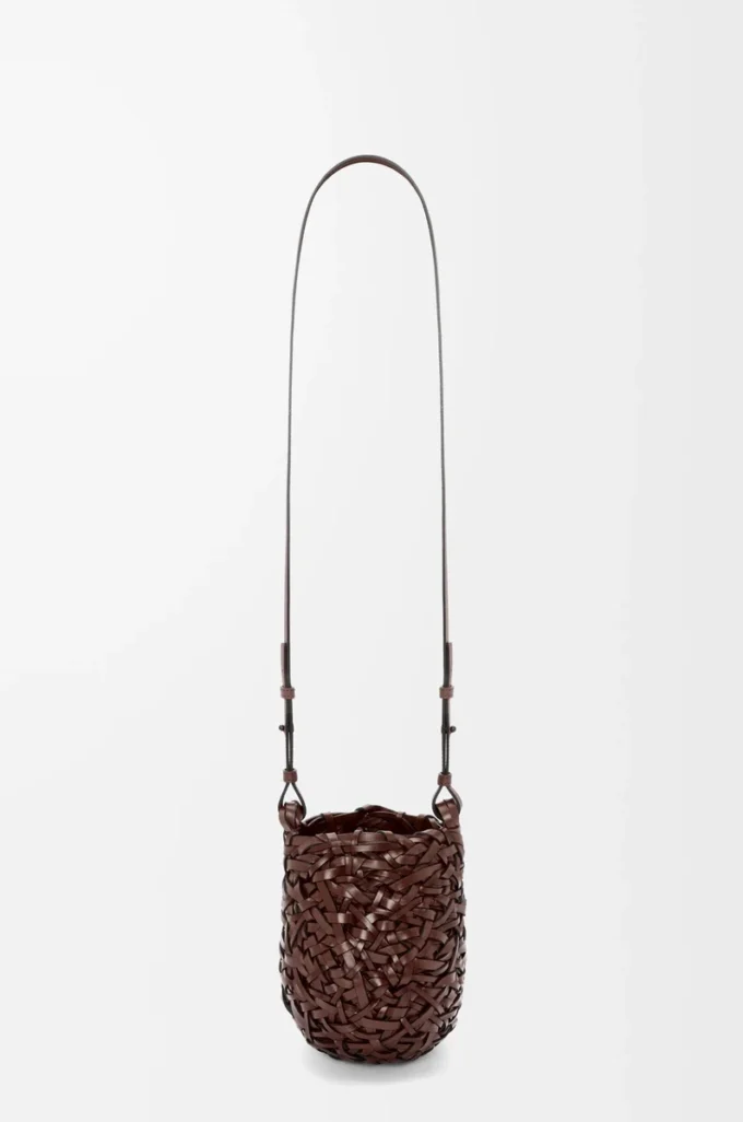Bolso Nest Basket pequeño en piel de becerro color castaño Bolso Nest Basket pequeño en piel de becerro color castaño