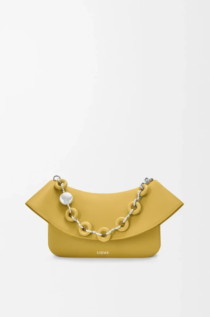 Bolso Ola mediano en piel de becerro lisa Ginger Bolso Ola mediano en piel de becerro lisa Ginger