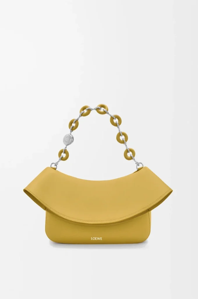 Bolso Ola mediano en piel de becerro lisa Ginger Bolso Ola mediano en piel de becerro lisa Ginger
