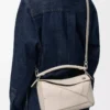 Bolso Panta pequeño Puzzle en piel de becerro brillante Light Ghost Bolso Panta pequeño Puzzle en piel de becerro brillante Light Ghost