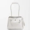 Bolso pequeño Madrid en piel de becerro granulada suave Soft White. Bolso pequeño Madrid en piel de becerro granulada suave Soft White.