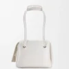 Bolso pequeño Madrid en piel de becerro granulada suave Soft White. Bolso pequeño Madrid en piel de becerro granulada suave Soft White.