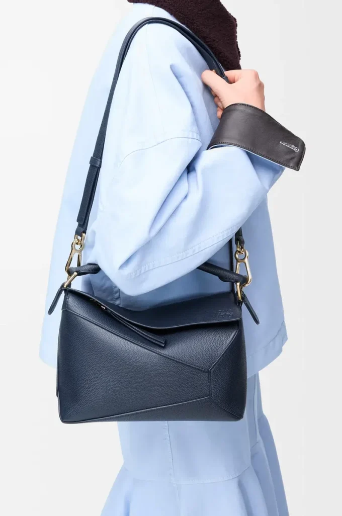 Bolso pequeño Puzzle Edge en piel de becerro granulada suave azul marino oscuro Bolso pequeño Puzzle Edge en piel de becerro granulada suave azul marino oscuro