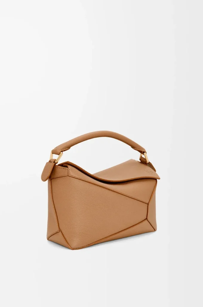 Bolso pequeño Puzzle Edge en piel de becerro granulada suave color toffee Bolso pequeño Puzzle Edge en piel de becerro granulada suave color toffee
