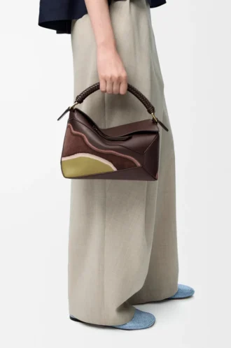 Bolso pequeño Puzzle Edge Landscape en piel de becerro napa chocolate/musgo claro