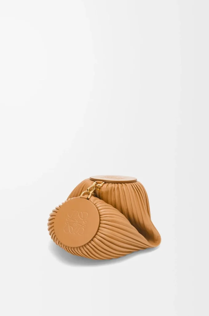 Bolso pulsera en piel de cordero napa plisada Warm Desert Bolso pulsera en piel de cordero napa plisada Warm Desert