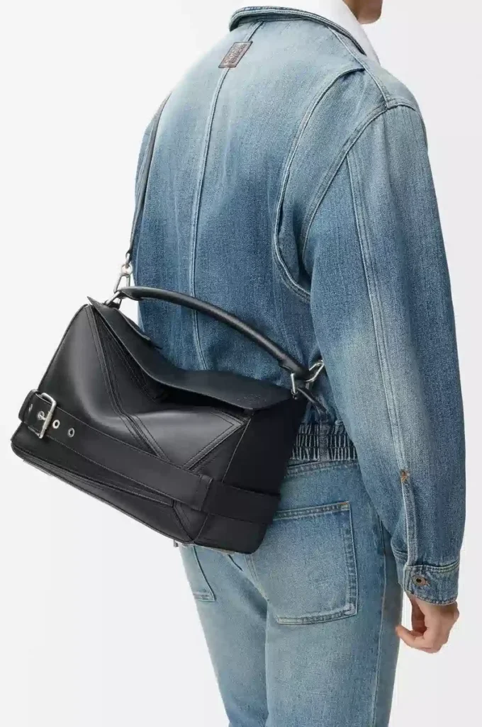 Bolso Puzzle Biker grande en piel de becerro brillante, color negro Bolso Puzzle Biker grande en piel de becerro brillante, color negro