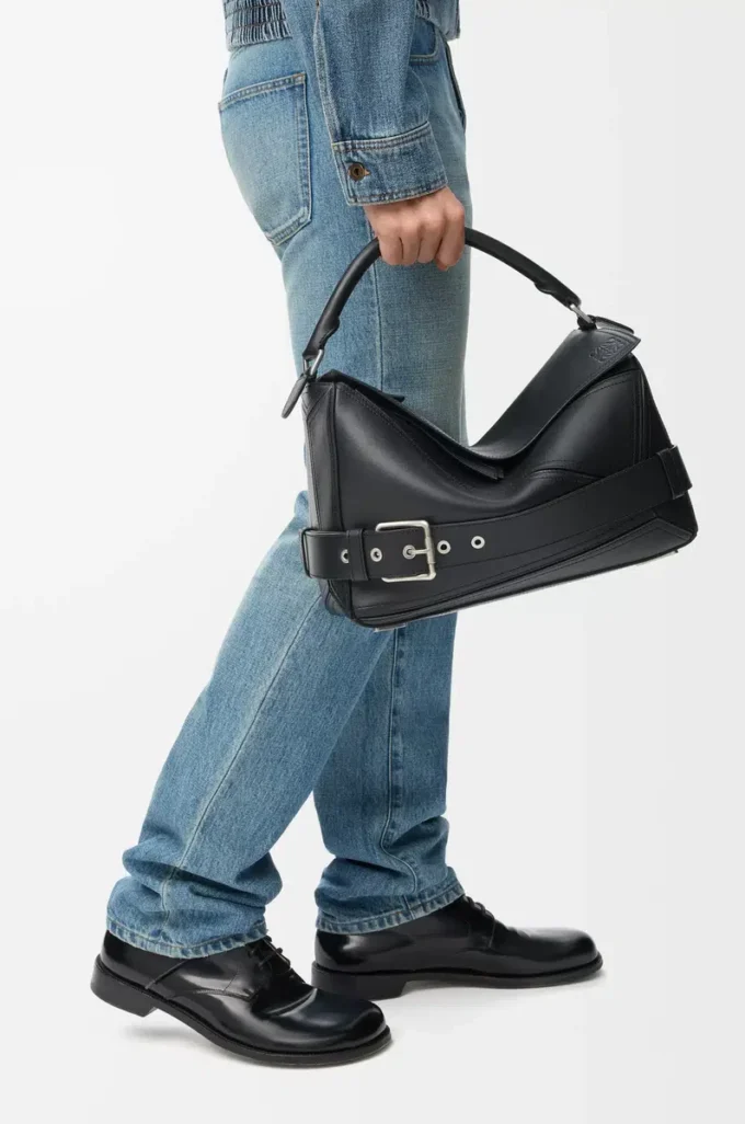 Bolso Puzzle Biker grande en piel de becerro brillante, color negro Bolso Puzzle Biker grande en piel de becerro brillante, color negro