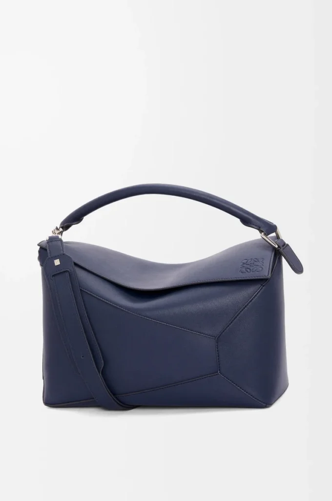 Bolso Puzzle Edge grande en piel de becerro clásica azul abismo Bolso Puzzle Edge grande en piel de becerro clásica azul abismo