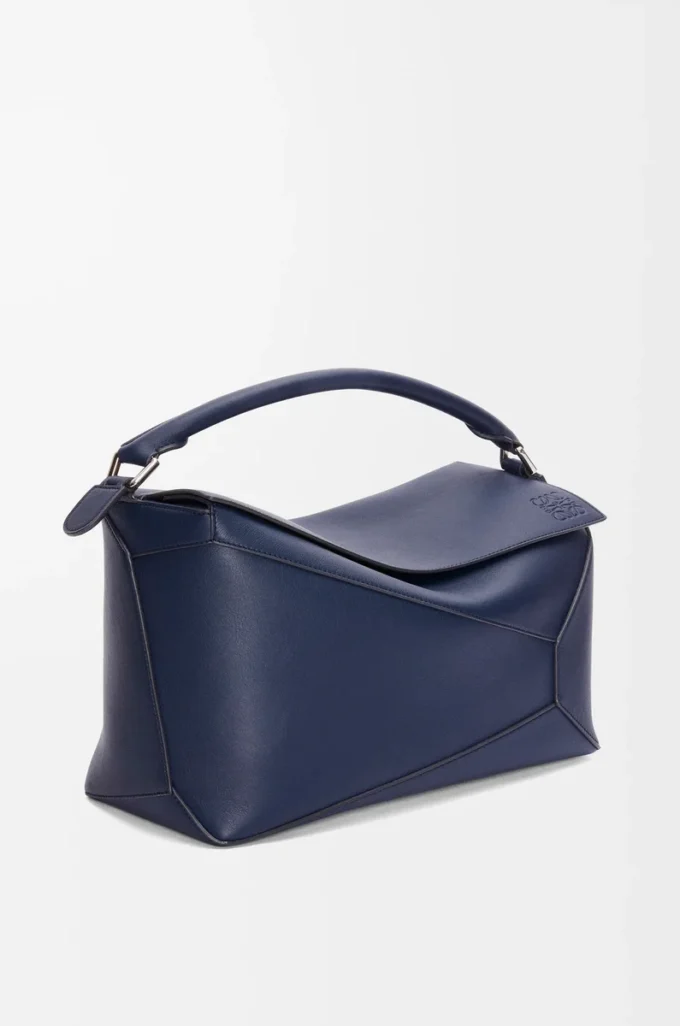 Bolso Puzzle Edge grande en piel de becerro clásica azul abismo Bolso Puzzle Edge grande en piel de becerro clásica azul abismo