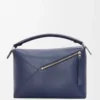 Bolso Puzzle Edge grande en piel de becerro clásica azul abismo Bolso Puzzle Edge grande en piel de becerro clásica azul abismo