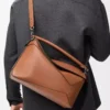 Bolso Puzzle Edge grande en piel de becerro clásica color tostado Bolso Puzzle Edge grande en piel de becerro clásica color tostado