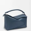 Bolso Puzzle Edge grande en piel de becerro clásica teñida en índigo Bolso Puzzle Edge grande en piel de becerro clásica teñida en índigo