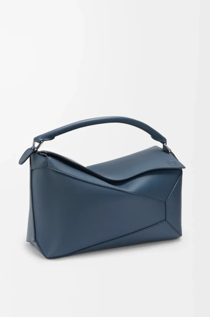 Bolso Puzzle Edge grande en piel de becerro clásica teñida en índigo Bolso Puzzle Edge grande en piel de becerro clásica teñida en índigo